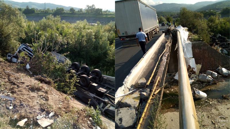 Tir rasturnat, Foto: Gazeta Valceana