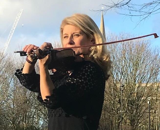 Violonista Lucica Trita, Foto: Orchestrele si Corurile Radio