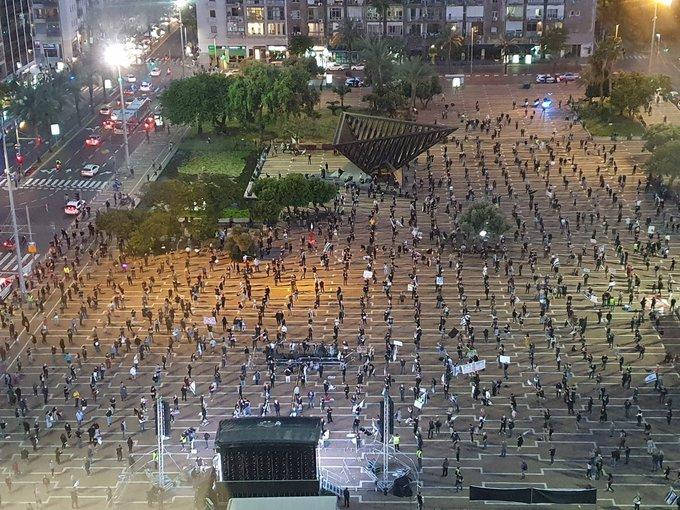 Protestatari in Israel, respectand distantarea sociala (twitter), Foto: Hotnews