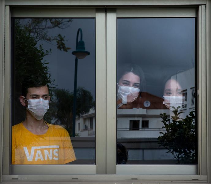 Carantină. Tineri din Israel în izolare, acasă, după ce s-au întors din armată, Foto: Action Press/ Profimedia Images