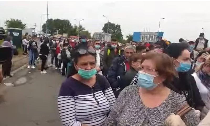 Sute de oameni la coada la vama Nadlac, Foto: Captura YouTube