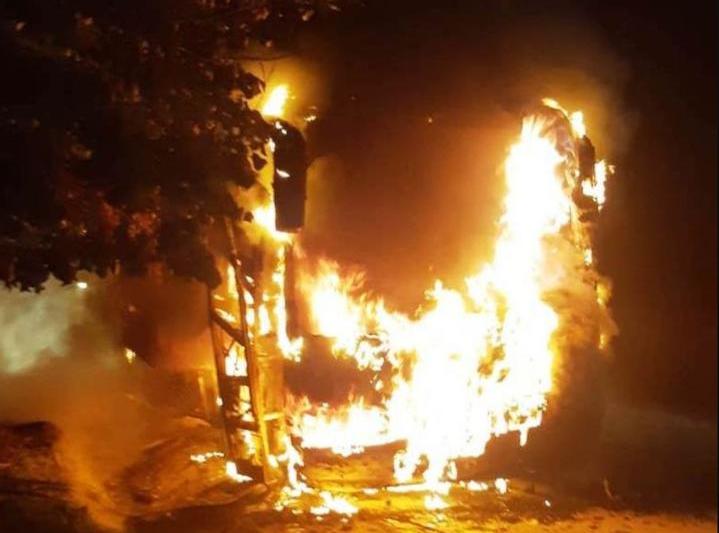 Autobuz arzand in Frumusica, Foto: ISU Botosani