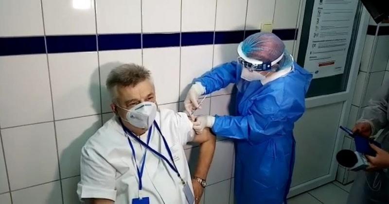 Primul medic vaccinat la Constanta, Foto: Hotnews