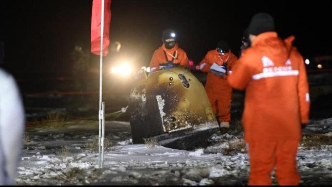 Recuperarea la sol a capsulei Chang’e , Foto: Xinhua