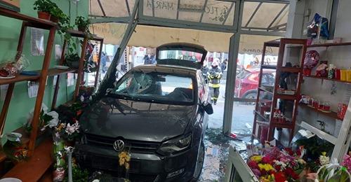 masina intrata in florarie, Foto: Alba 24