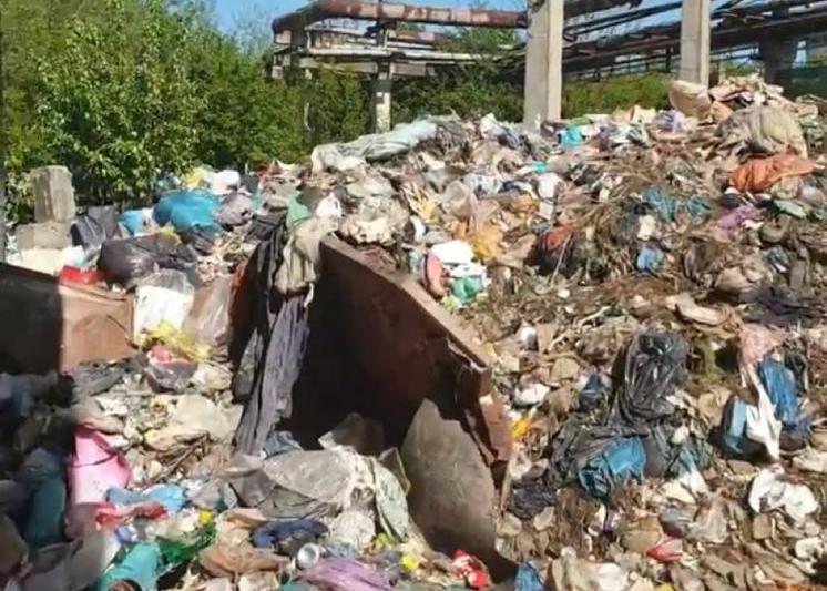 gunoaie depozitate pe platforma Nitramonia, Foto: Captura