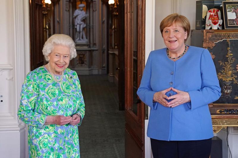 Regina Elisabeta a II-a si Angela Merkel, Foto: Steve Parsons / AFP / Profimedia