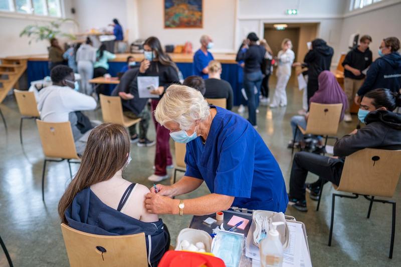 Elevi vaccinati la o scoala din Oslo (Norvegia), Foto: Heiko Junge / AFP / Profimedia