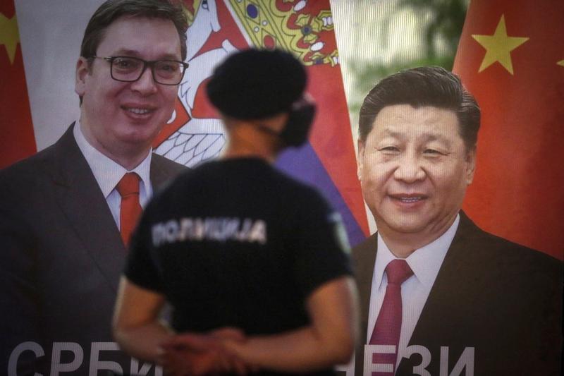 Baner in Serbia cu Aleksandar Vucic si Xi Jinping, Foto: Oliver Bunic / AFP / Profimedia Images