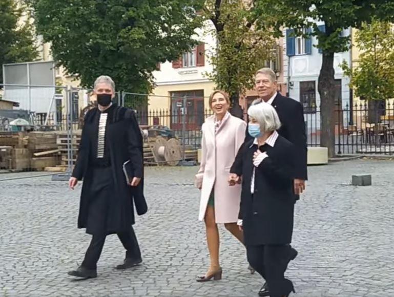 Carmen si Klaus Iohannis la Biserica Evanghelica din Sibiu, Foto: Captura Facebook