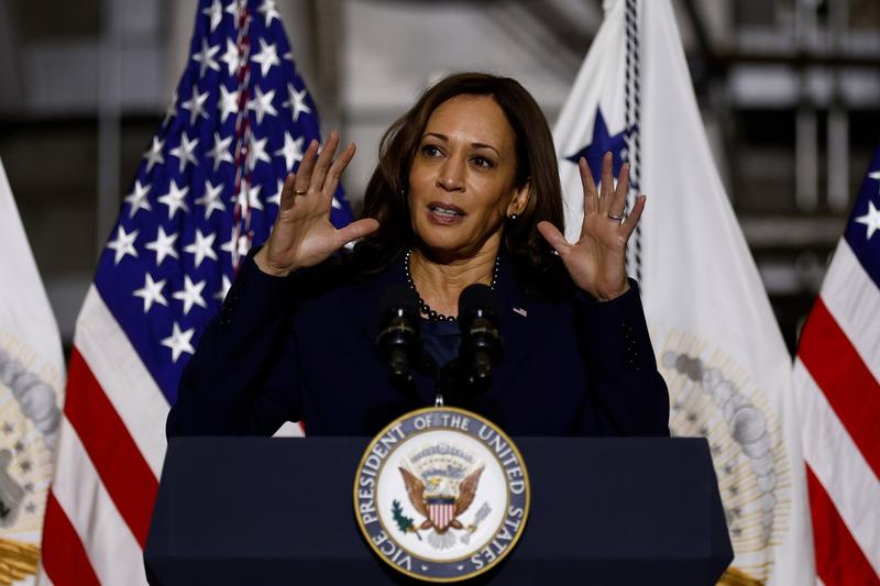 Kamala Harris și-a mărit avansul în sondaje față de Donald Trump / Ea conduce și în statele cele mai disputate la ultimele alegeri