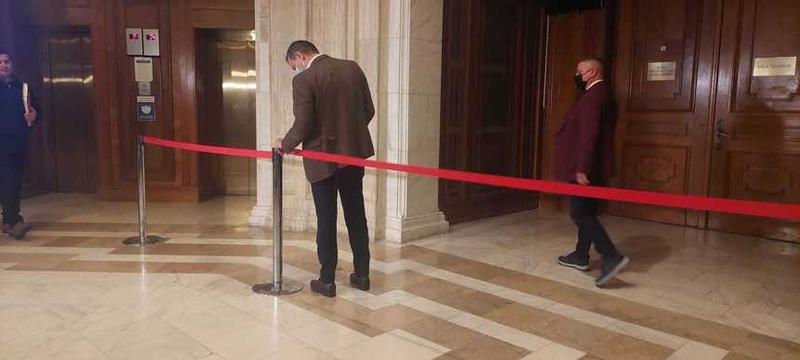 Garduri de delimitare la Parlament, pentru presă, Foto: News.ro