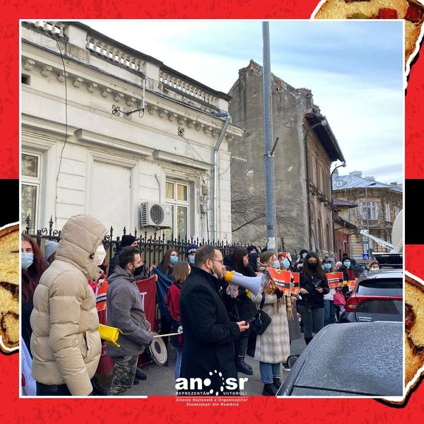 Protest ANOSR cozonaci in fata ministerului educatiei, Foto: ANOSR