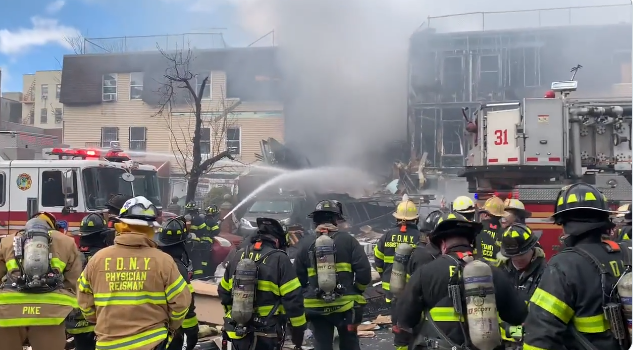 incendiu la o cladire din Bronx, Foto: Captura video