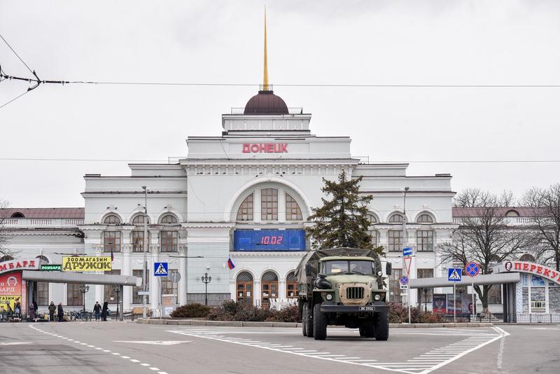 Camion militar de origine ruseasca langa gara din Donetk, Foto: Nikolai Trishin / TASS / Profimedia