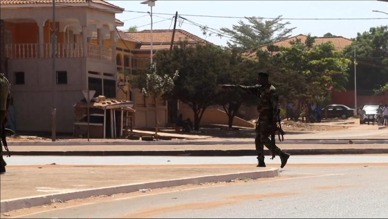 Soldat patruland in Guineea Bissau, Foto: AFPTV teams / AFP / Profimedia