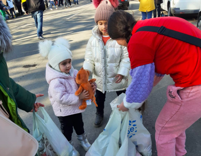 Copii venind din Ucraina in Romania primind asistenta de la Salvati Copiii, Foto: Salvati Copiii Romania