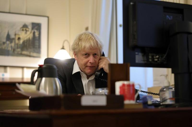 Boris Johnson la telefon, Foto: Andrew Parsons / Avalon / Avalon Editorial / Profimedia