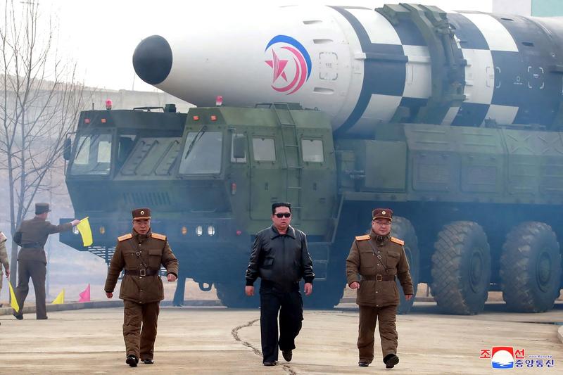 Kim Jong Un, în stil „Top Gun” la ultima lansare de rachetă, Foto: STR / AFP / Profimedia