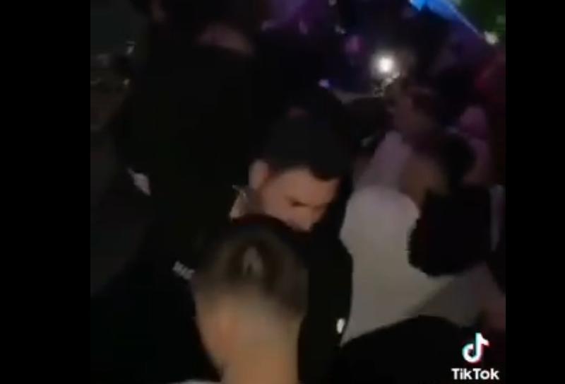 Tineri la concert, Foto: Captura video