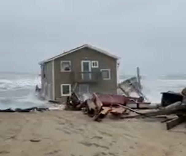 Casă de vacanță prăbușită în Oceanul Atlantic, Foto: Facebook / CapeHatterasNS