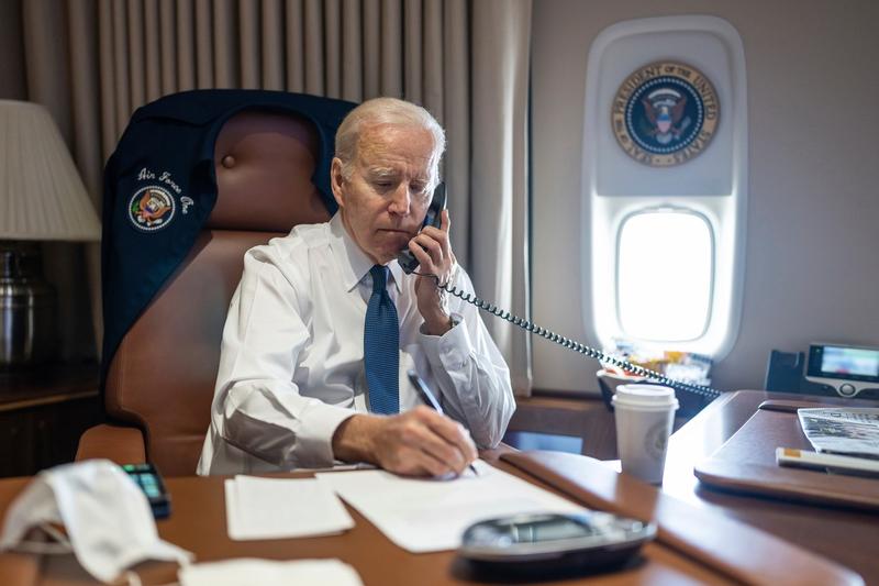 Joe Biden, la bordul Air Force One, Foto: Adam Schultz / AP - The Associated Press / Profimedia