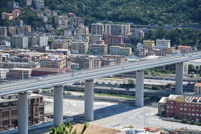 Podul San Giorgio a fost construit pentru a înlocui podul Morandi, care s-a prăbușit parțial în 2018, Foto: Piero CRUCIATTI / AFP / Profimedia