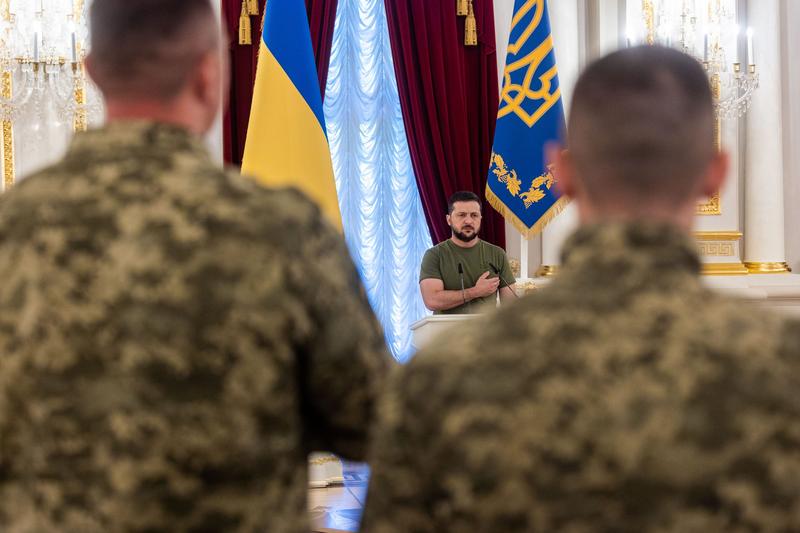 Soldați ucraineni decorați de Zelenski, Foto: president.gov.ua