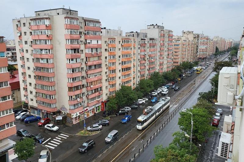 Tramvai pe un bulevard din Capitală, Foto: HotNews.ro / Victor Cozmei