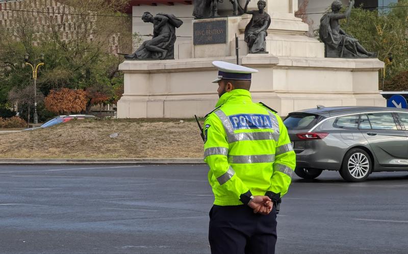 Polițist pe stradă, Foto: HotNews.ro / Victor Cozmei