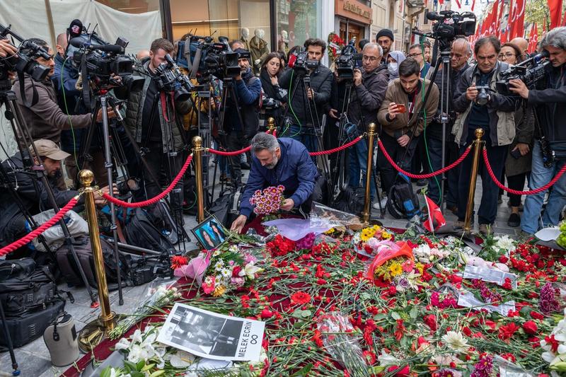 Un ultim omagiu adus victimelor atentatului de la Istanbul, Foto: Tolga Ildun / Shutterstock Editorial / Profimedia Images