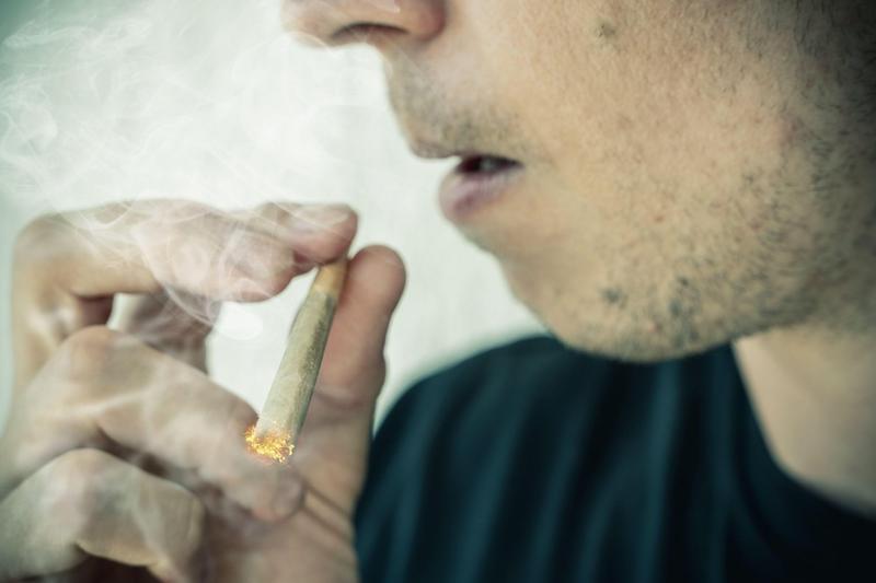 Consum de marijuana, Foto: CHROMORANGE / Alamy / Alamy / Profimedia