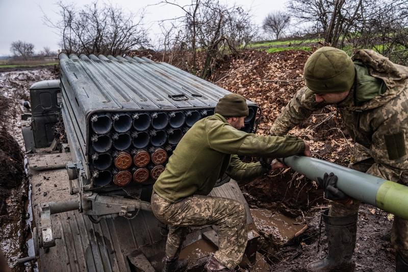 Soldați ucraineni în apropierea liniei de front din Donbas, Foto: Laurel Chor/SOPA Images / Shutterstock Editorial / Profimedia