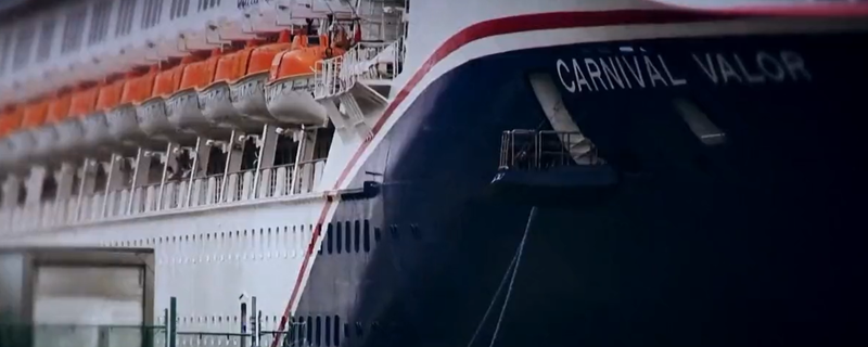 Un barbat a fost gasit in viata dupa ce a petrecut aproximativ 15 ore in apa dupa ce a cazut de pe o nava de croaziera, Foto: Captura