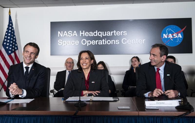 Emmanuel Macron si Kamala Harris la sediul NASA, Foto: Shutterstock Editorial / Profimedia Images