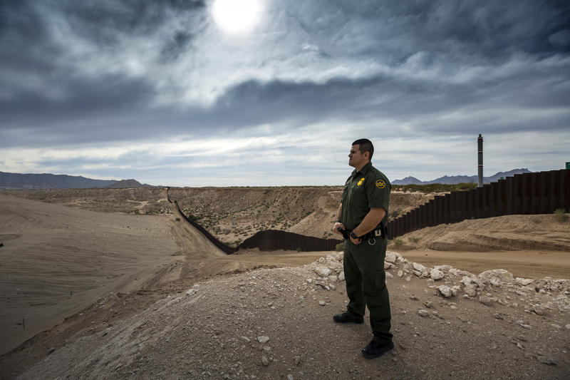 Polițist de frontieră din El Paso, Texas, Foto: DreamsTime / Maxironwas