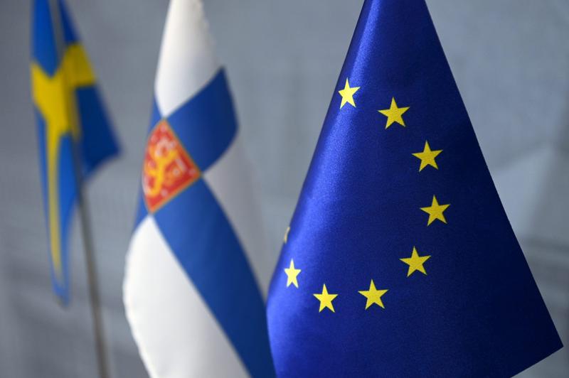 steagul Finlandei alaturi de steagul UE, Foto: Vesa Moilanen / Shutterstock Editorial / Profimedia Images