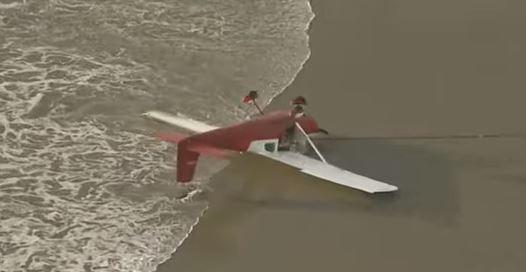 Avion prabusit pe plaja, Foto: captura tv