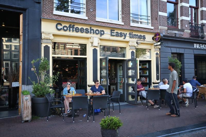 Cafenea care vinde marijuana în Amsterdam, Foto: DreamsTime / Tupungato