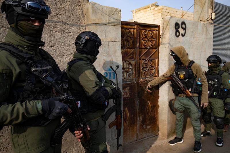 Raid impotriva unor presupusi membri ai SI, Foto: Delil SOULEIMAN / AFP / Profimedia