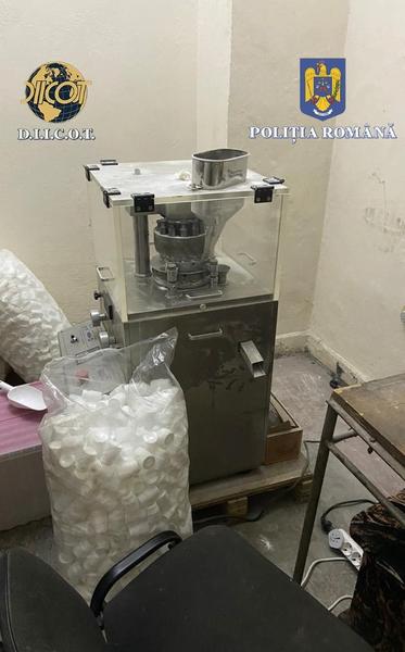 Laborator clandestin de produse anabolizante din România, Foto: DIICOT