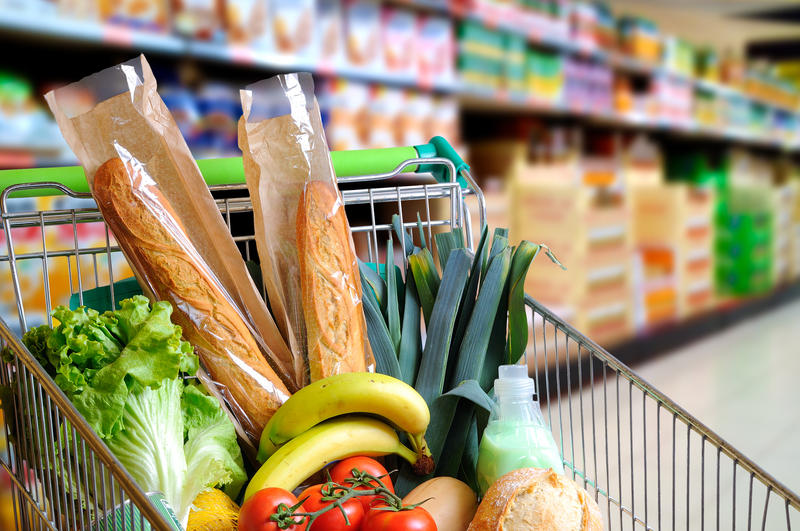 Cos de cumparaturi la supermarket, Foto: David Izquierdo | Dreamstime.com