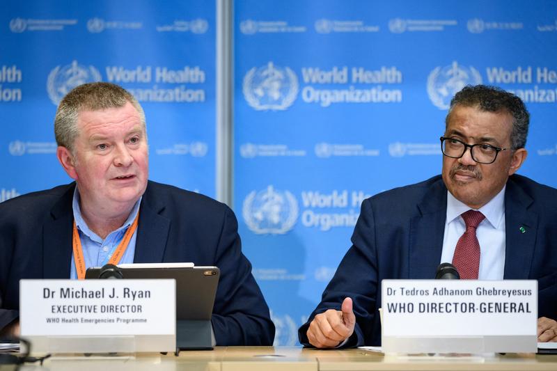 Michael Ryan alaturi de Tedros Ghebreyesus, Foto: Fabrice COFFRINI / AFP / Profimedia