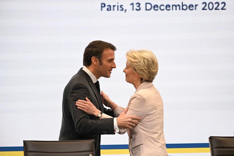 Emmanuel Macron si Ursula von der Leyen, Foto: Eric Tschaen-Pool / Sipa Press / Profimedia Images