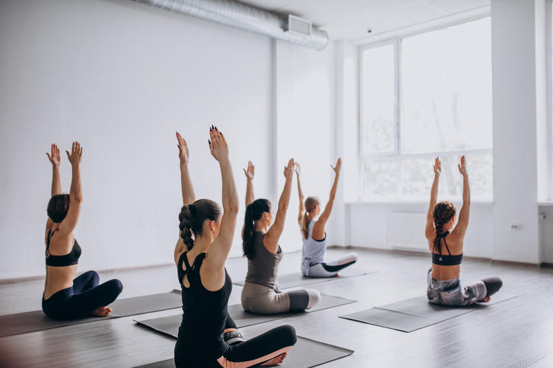 Cum mă pregătesc pentru o clasă de yoga?, Foto: sportano.ro