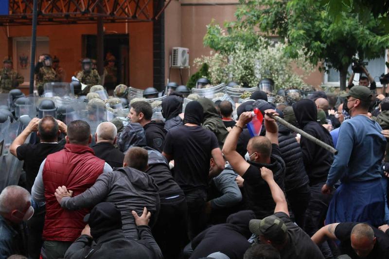 Ciocniri violente între protestatarii sârbi și forțele de ordine în nordul Kosovo, Foto: AA/ABACA / Abaca Press / Profimedia