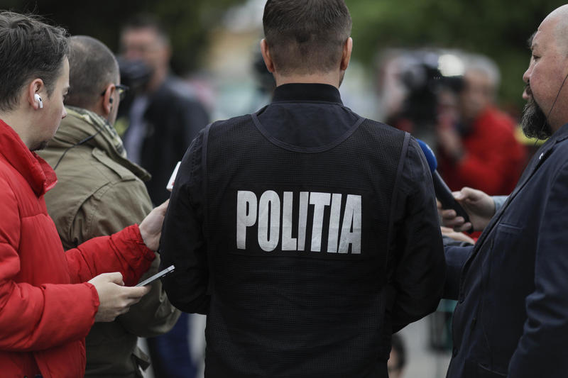 Politie mobilizata la locuinta din Chiajna unde un barbat si-a sechestrat copilul, Foto: INQUAM Photos / Octav Ganea