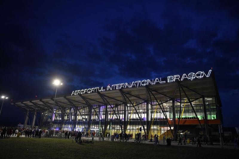 Aeroportul Brasov - Ghimbav, pe timp de noapte, Foto: Inquam Photos / Alex Nicodim