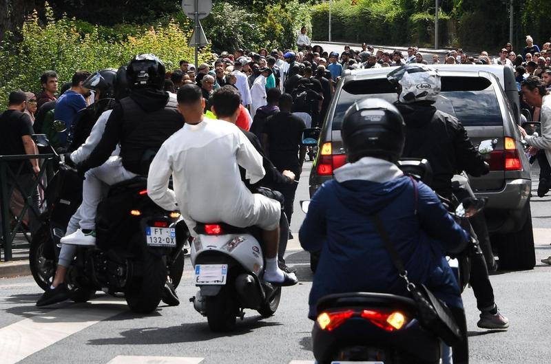 Sute de oameni au participat la funeraliile lui Nahel M, adolescentul împuşcat mortal de poliție, Foto: ABACA / Shutterstock Editorial / Profimedia