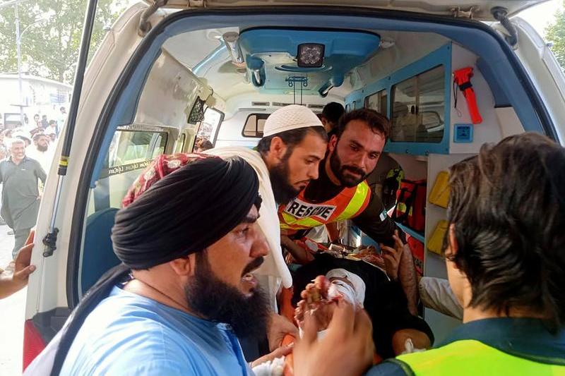 O bomba a provocat zeci de morti in Pakistan, Foto: Rescue 1122 Head Quarters / AP / Profimedia